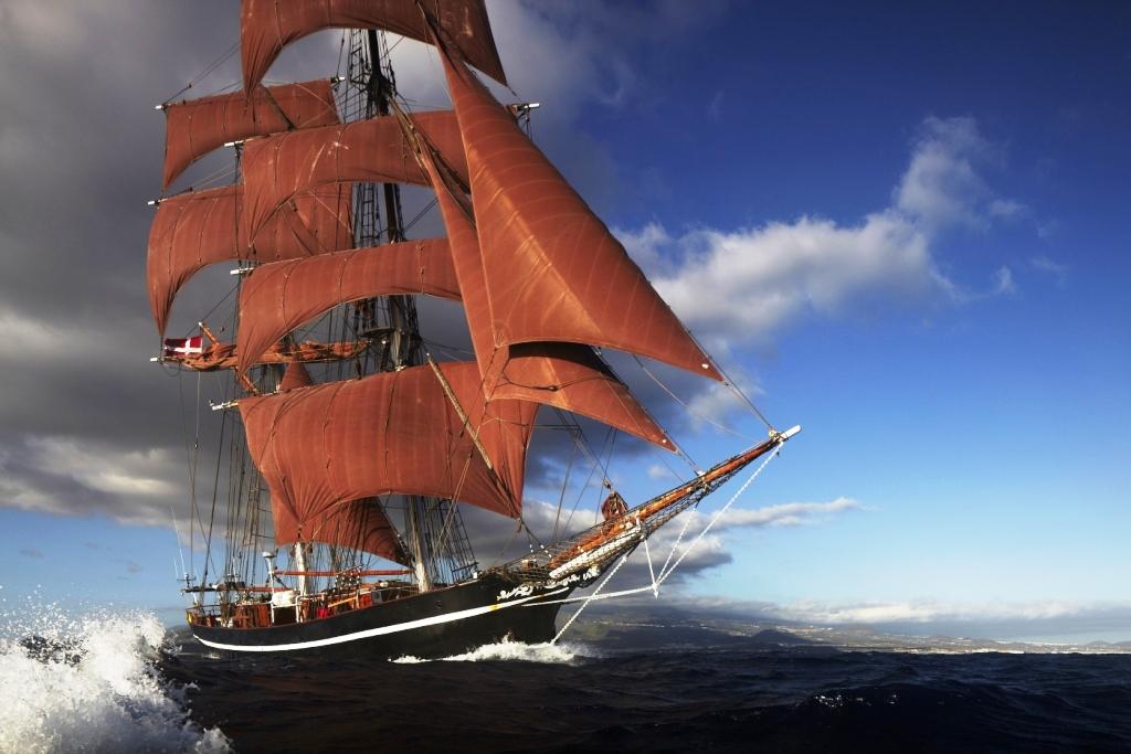 Tall Ship 'Eye of the Wind' bound for the Caribbean in 2014. © Ina Trumpfheller